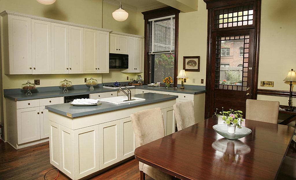 Morgan State House Inn Albany Bagian luar foto