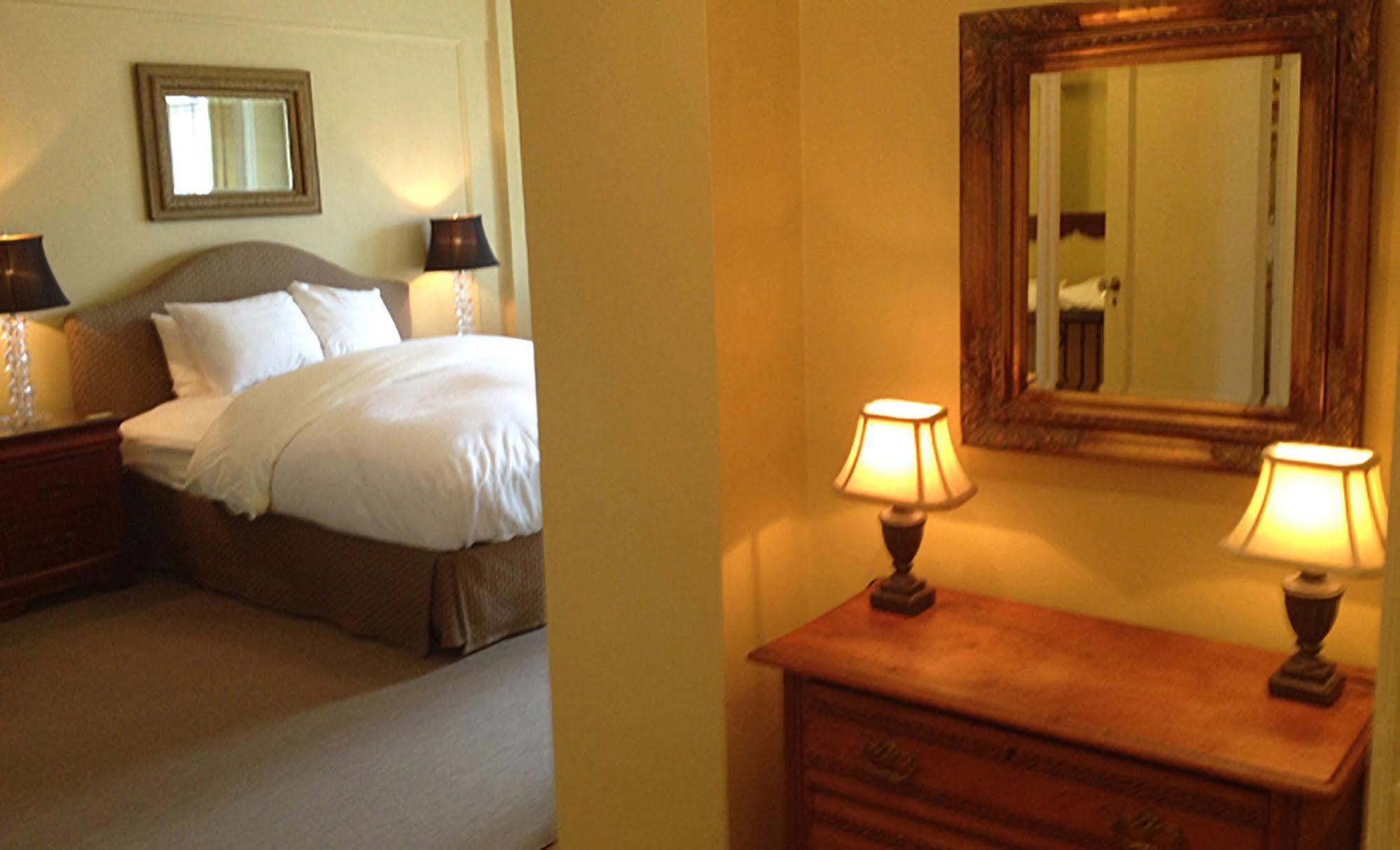 Morgan State House Inn Albany Bagian luar foto